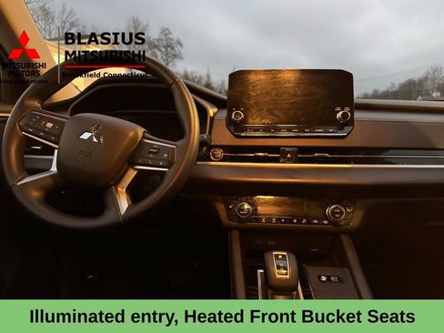 Used 2024 Mitsubishi Outlander 4WD Plug-In Hybrid image 14