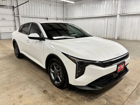 Used 2025 Kia K4 FWD image 1