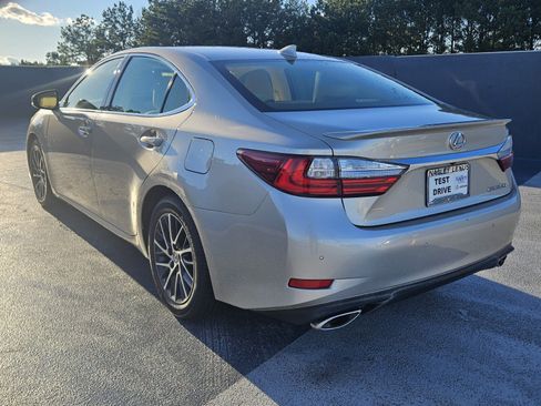 Used 2016 Lexus ES 350 w/ Luxury Package w/Wood Trim FWD image 2