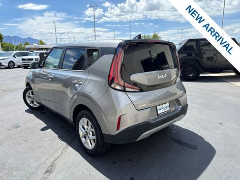 Used 2025 Kia Soul LX w/ LX Technology Package FWD image 5