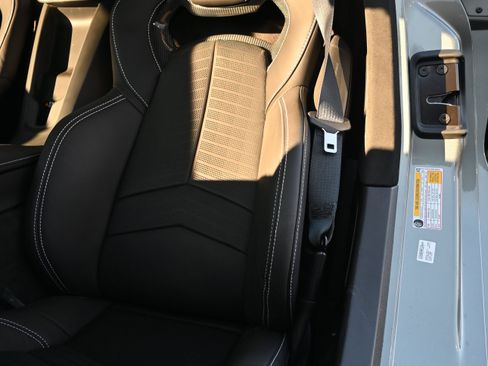 Used 2024 Chevrolet Corvette Stingray Premium Conv w/ Z51 Performance Package image 20