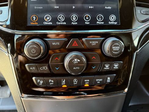 Used 2020 Jeep Grand Cherokee Trailhawk image 32