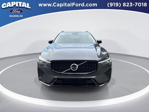 Used 2024 Volvo XC60 B5 Plus AWD/4WD image 3