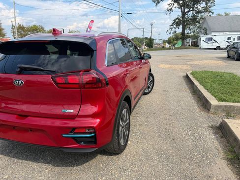 Used 2020 Kia Niro EX w/ Cold Weather Package FWD image 5