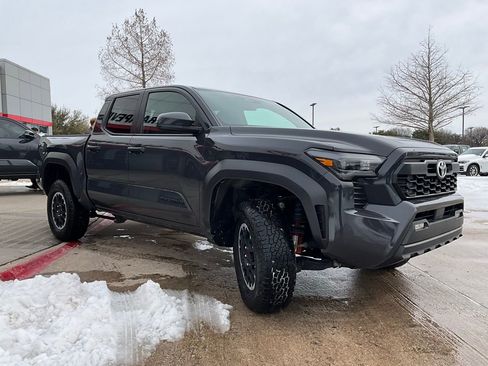 Used 2025 Toyota Tacoma TRD Off-Road image 5