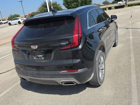 Used 2022 Cadillac XT4 Premium Luxury w/ Technology Package FWD image 7