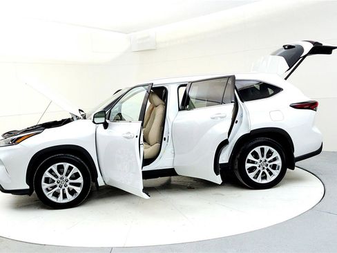Used 2024 Toyota Highlander Limited image 10