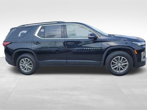 Used 2023 Chevrolet Traverse LT FWD image 3