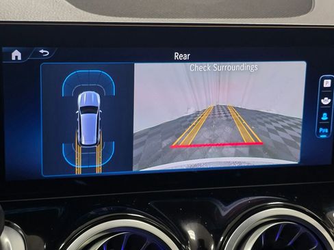 Used 2025 Mercedes-Benz GLB 250 4MATIC image 42