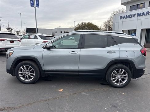 Used 2024 GMC Terrain SLT image 2
