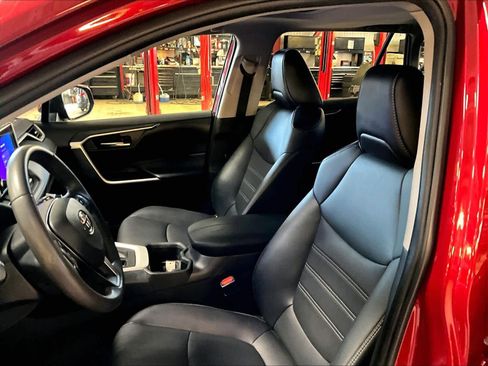 Used 2023 Toyota RAV4 XLE Premium image 10