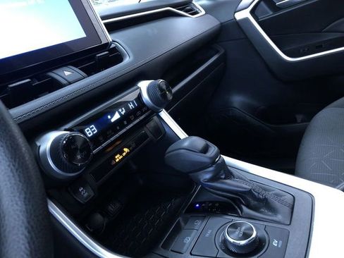 Used 2025 Toyota RAV4 XLE image 30