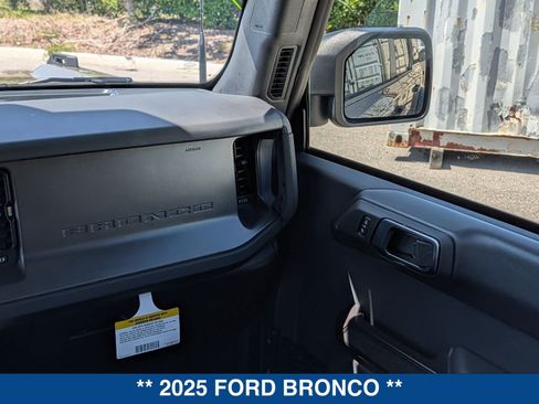 Used 2025 Ford Bronco Badlands AWD/4WD image 34