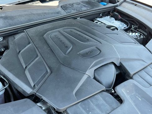 Certified 2024 Porsche Cayenne Coupe AWD/4WD image 38