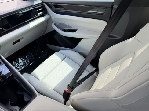 Certified 2024 Porsche Macan Turbo Electric AWD/4WD image 19