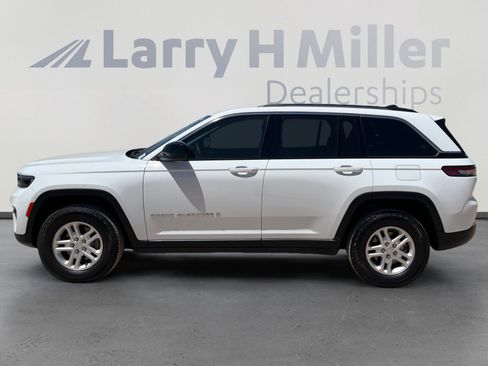 Used 2023 Jeep Grand Cherokee Laredo w/ Trailer Tow Prep Group (B) image 2