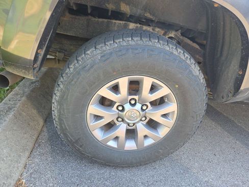 Used 2016 Toyota Tacoma SR5 w/ SR5 Appearance Package (SN) AWD/4WD image 3