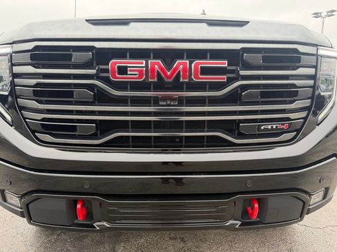 Used 2022 GMC Sierra 1500 AT4 w/ Technology Package AWD/4WD image 5