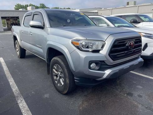 Used 2018 Toyota Tacoma SR5 RWD image 1