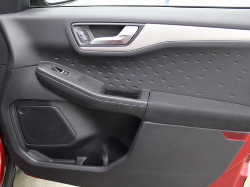 Used 2020 Ford Escape SE image 29