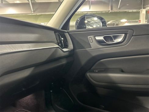 Certified 2025 Volvo XC60 B5 Plus image 21