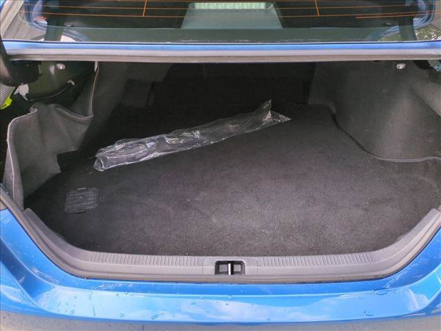 Used 2020 Toyota Camry SE FWD image 6
