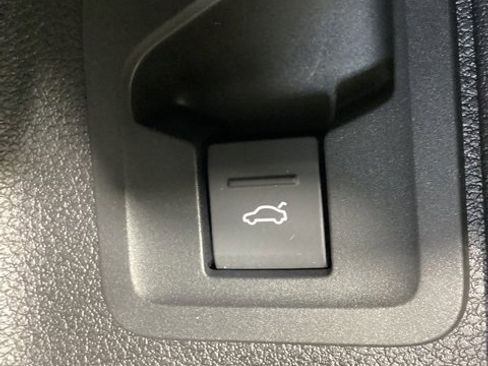 Certified 2025 Audi Q3 2.0T Premium w/ Convenience Package image 19