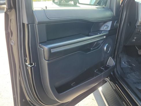 Used 2020 Ford Expedition XLT w/ Equipment Group 202A AWD/4WD image 6