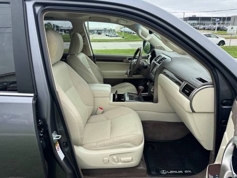 Used 2016 Lexus GX 460 w/ Premium Package AWD/4WD image 16