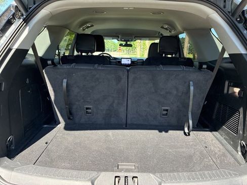 Used 2024 Ford Explorer XLT w/ Equipment Group 202A RWD image 17