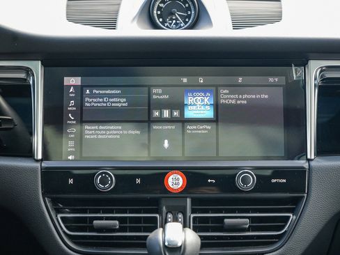Used 2024 Porsche Macan AWD/4WD image 13