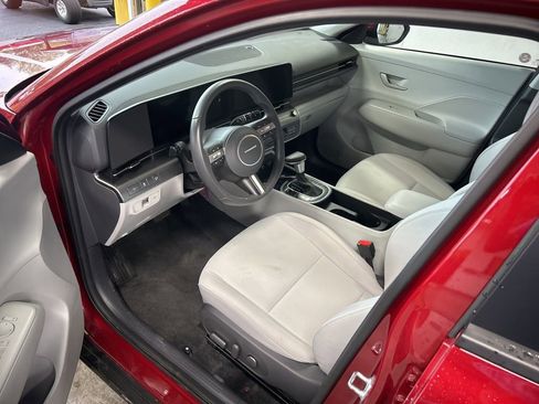 Used 2025 Hyundai Kona SEL FWD image 2