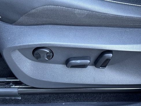 Used 2023 Volkswagen Tiguan SE R-Line image 18