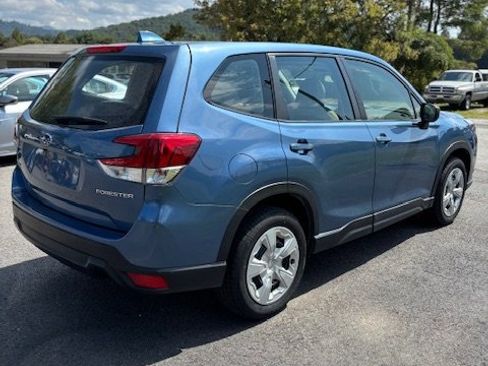 Used 2022 Subaru Forester 2.5i image 5
