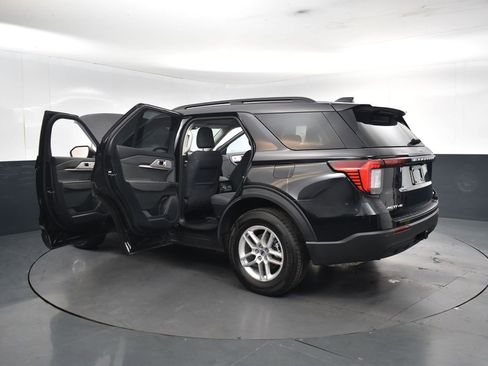 Used 2025 Ford Explorer Active image 25