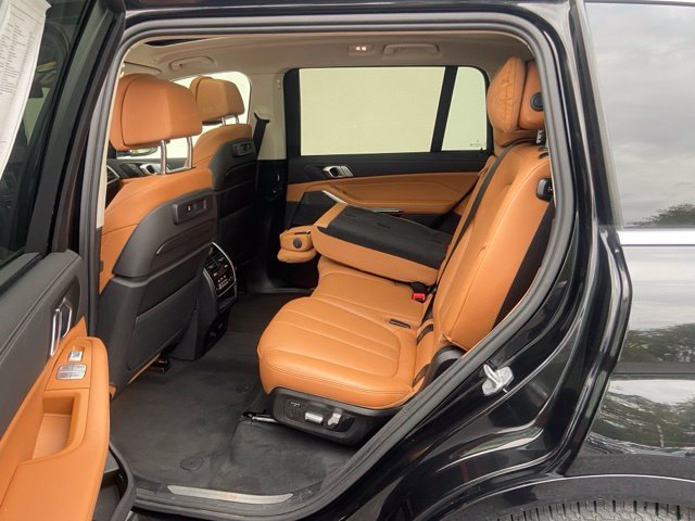 Used 2022 BMW X7 xDrive40i w/ Premium Package AWD/4WD image 11