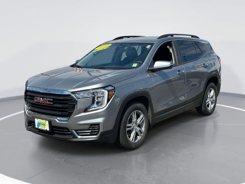 Used 2023 GMC Terrain SLE w/ Driver Convenience Package AWD/4WD image 3