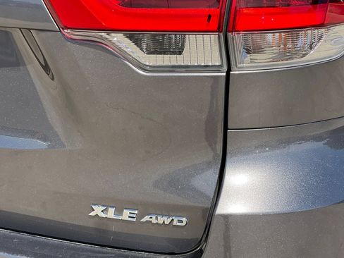 Used 2018 Toyota Highlander XLE AWD/4WD image 24