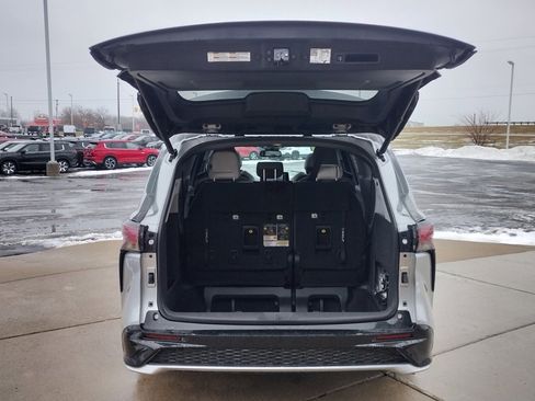 Used 2021 Toyota Sienna XSE image 13