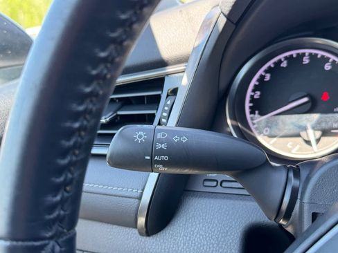 Used 2021 Toyota Camry SE FWD image 18