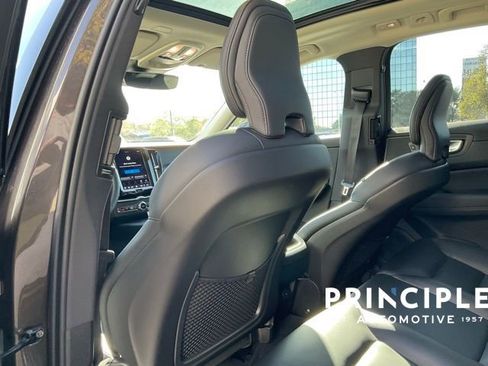 Certified 2025 Volvo XC60 B5 Core image 17