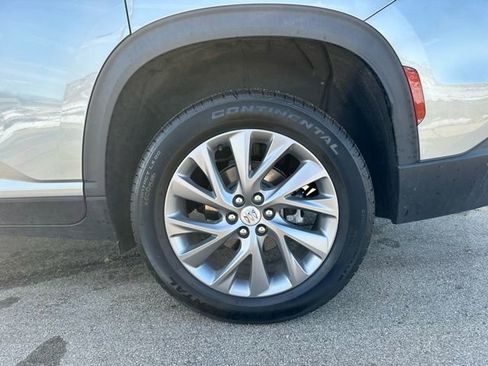 Used 2025 Buick Enclave Preferred image 7