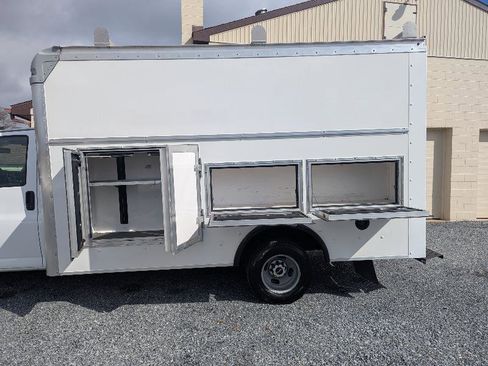 Used 2022 GMC Savana 3500 w/ Power Convenience Package image 4