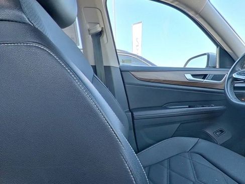 Used 2024 Volkswagen Atlas SE AWD/4WD image 28