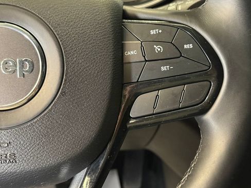 Used 2019 Jeep Cherokee Latitude Plus AWD/4WD image 12