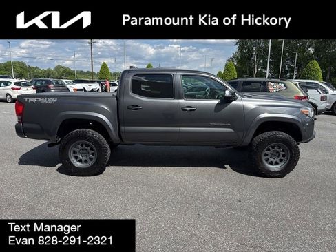 Used 2017 Toyota Tacoma TRD Sport w/ Tow Package (A/T) AWD/4WD image 8