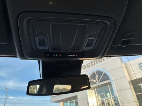 Used 2025 GMC Sierra 1500 SLT AWD/4WD image 19