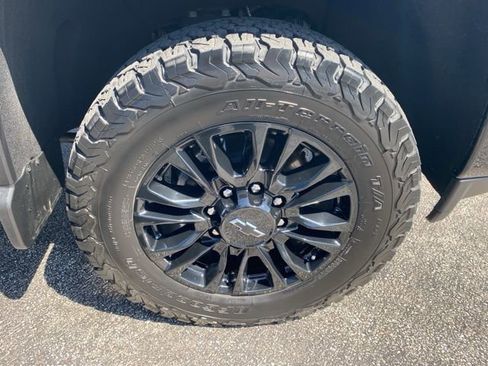 Used 2023 Chevrolet Silverado 2500 Custom w/ Custom Value Package image 9