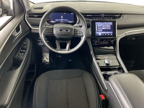 Used 2023 Jeep Grand Cherokee Laredo w/ Luxury Tech Group I AWD/4WD image 21