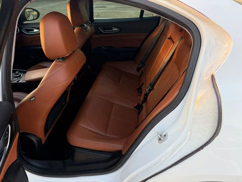 Used 2017 Alfa Romeo Giulia image 15